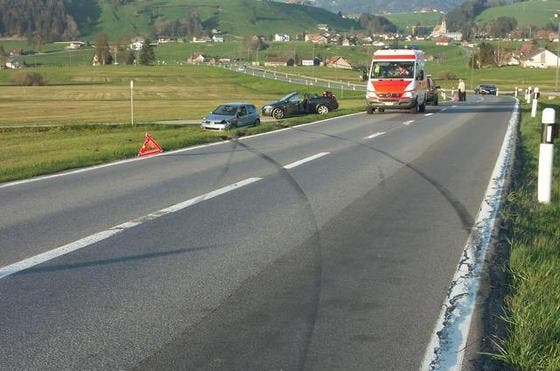Die Unfallstelle zwischen Rothenthurm und Bennau. (Bild Zuger Kantonspolizei)