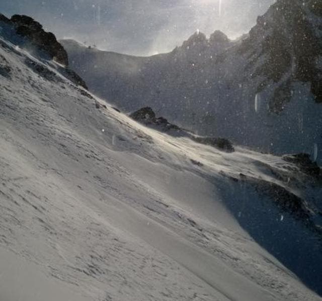 Der Wind gestaltet die Oberfläche der Schneedecke um, aufgenommen auf der Melchsee-Frutt am 24. Dezember 2013. (Bild: Leserbild Gian-Luca Reinhard)