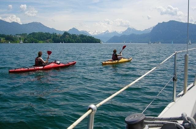 Es lockt der See: Bootssportler auf dem Vierwaldstättersee. (Bild: Leserbild Heinz Schürmann)