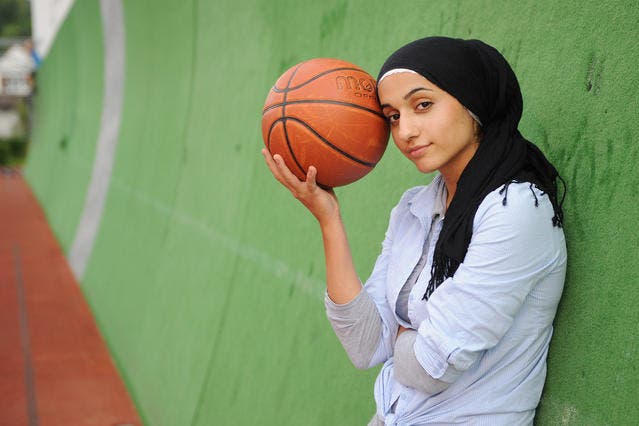 Sura Al-Shawk, Basketball-Spielerin beim STV Luzern. (Bild Boris Bürgisser/Neue LZ)