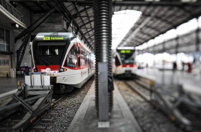 BAHNVERKEHR: Stehender Zug Blockierte Bahnhof Luzern