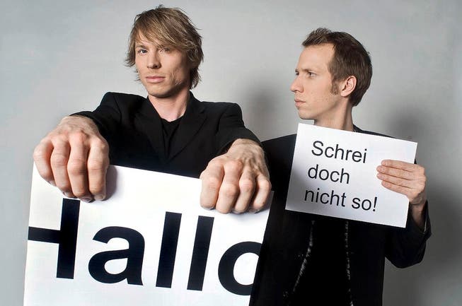 Die Spezialität von Ohne Rolf (Jonas Anderhub, rechts, und Christof Wolfisberg): witzige Dialoge in Form von Plakaten. (Bild: PD)