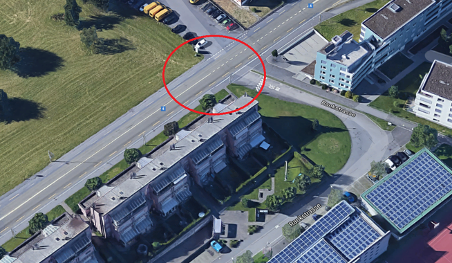 Auf der Zugerstrasse, auf Höhe der Rankstrasse, kam es zur Kollision zwischen den beiden Personenwagen. (Bild: Google Maps)