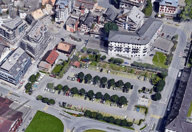 Mit einer Begegnungszone und einem Carwendeplatz soll die Verkehrssituation in Engelberg verbessert und die Sicherheit für Fussgänger erhöht werden. (Bild: Google Maps)