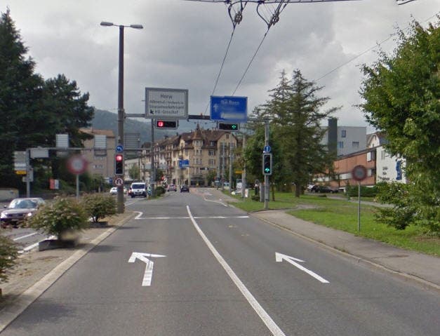 Bei der Kreuzung Kupferhammer (Bild) in Richtung Kriens gibt es eine neue Busspur. (Bild: Google Maps)