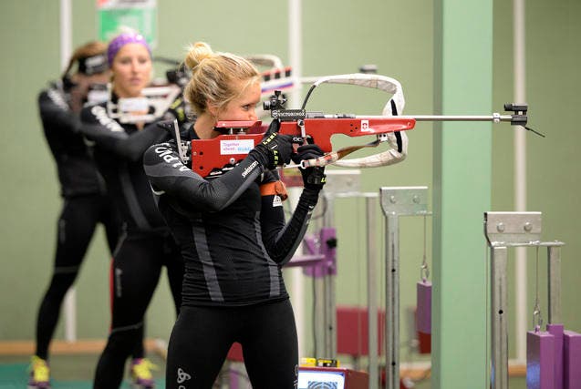 Selina Gasparin beim Schiessen in der Brünig Indoor Anlage in Lungern. (Bild: Keystone)