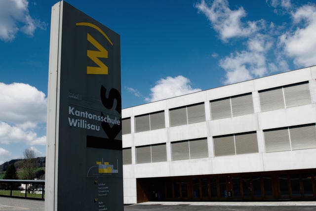 Die Wirtschaftsmittelschule WMS Willisau soll bestehen bleiben, wenn es nach dem Regierungsrat Luzern geht. (Bild: Corinne Glanzmann / Neue LZ)