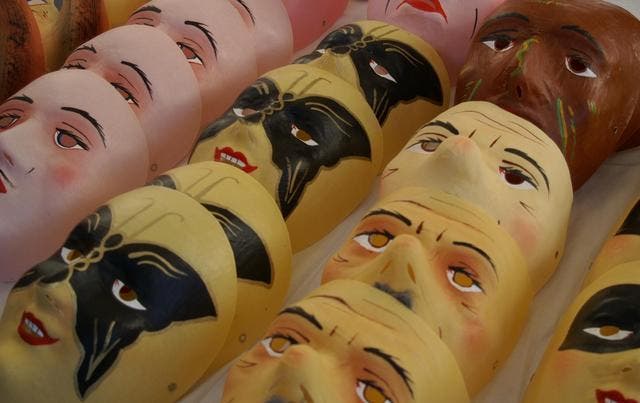Am Zentralschweizer Fasnachtsmarkt in Brunnen gibt es auch Masken zu kaufen. (Bild pd)