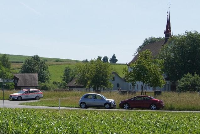 Der Unfall ereignete sich direkt vor dem Kloster Frauental. (Bild: Zuger Polizei)