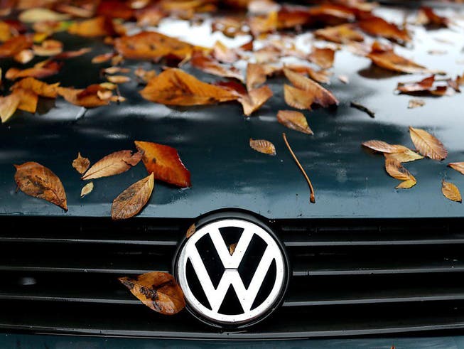 Der Abgas-Skandal drückte bei VW im Herbst auf die Verkaufszahlen. (Bild: KEYSTONE/EPA DPA/JAN WOITAS)