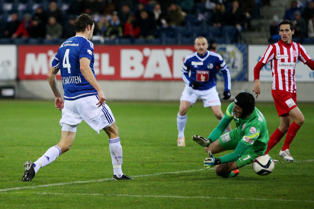 Luzerns Sebastian Schachten (links) erzielt das 1:0. (Bild: Philipp Schmidli)