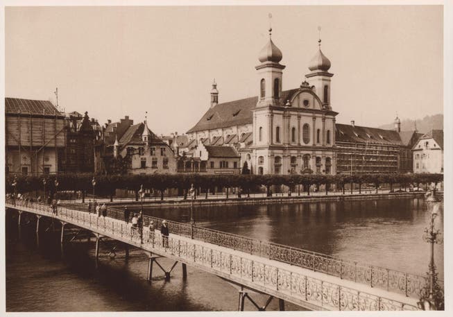 Der Freienhof versperrte den Blick auf die Jesuitenkirche- Ostfassade. (Bild: Stadtarchiv Luzern)