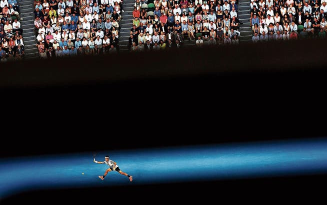 Roger Federers Sieg in sieben Bildern: Emotionen, Kampfgeist und Freude waren sowohl auf dem Platz wie auch auf der Tribüne spürbar.Bilder: Dean Lewins, Made Nagi, Tracey Nearmy/EPA, Dita Alangkara, Kin Cheung, Aaron Favila/AP (Melbourne, 29. Januar 2017)