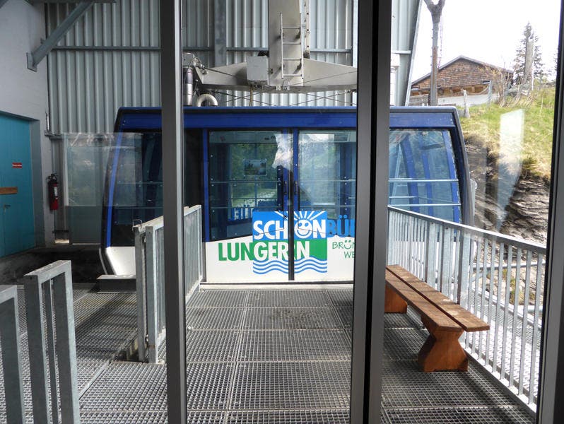Die eingstellte Gondelbahn bei der Zwischenstation Turren. (Bild: Markus von Rotz / Neue OZ)
