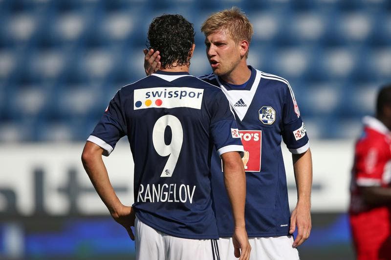 Luzerns Florian Stahel (rechts) spricht mit Dimitar Rangelov. (Bild: Philipp Schmidli / Neue LZ)