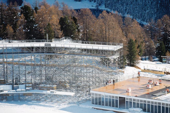 Blick auf Tribüne und VIP-Zelt der alpinen Ski-Weltmeisterschaften 2017 auf Salastrains. (Bild: Gian Ehrenzeller/Keystone (St. Moritz, 15. November 2016))
