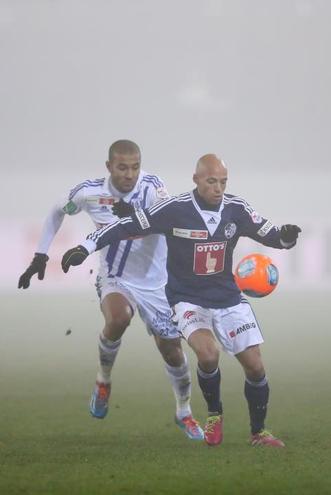 Luzerns Yassin Mikari (rechts) gegen Lausannes Abdelouahed Chakhsi. (Bild: Philipp Schmidli)