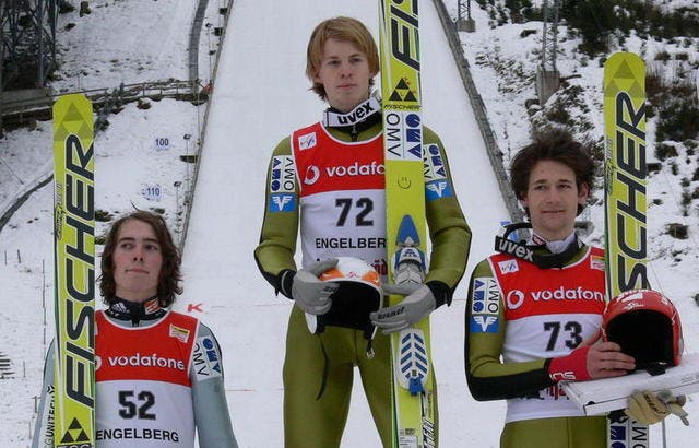 Das Siegertrio am zweiten Wettkampftag in Engelberg (von links): Antonin Hajek, Sieger Michael Hayböck und Markus Eggenhofer. (Bild Beat Christen/pd)