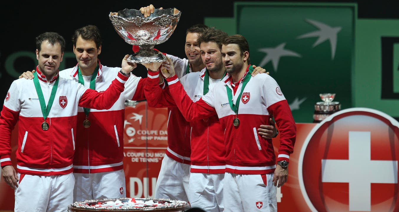 "Riesig" sei dieser Triumph, meinte Roger Federer noch auf dem Platz. (Bild: Keystone)
