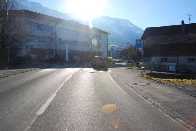 Die Obwaldner Kantonspolizei hat die Lichtverhältnisse beim Unfallort festgehalten. (Bild: Kantonspolizei Obwalden)