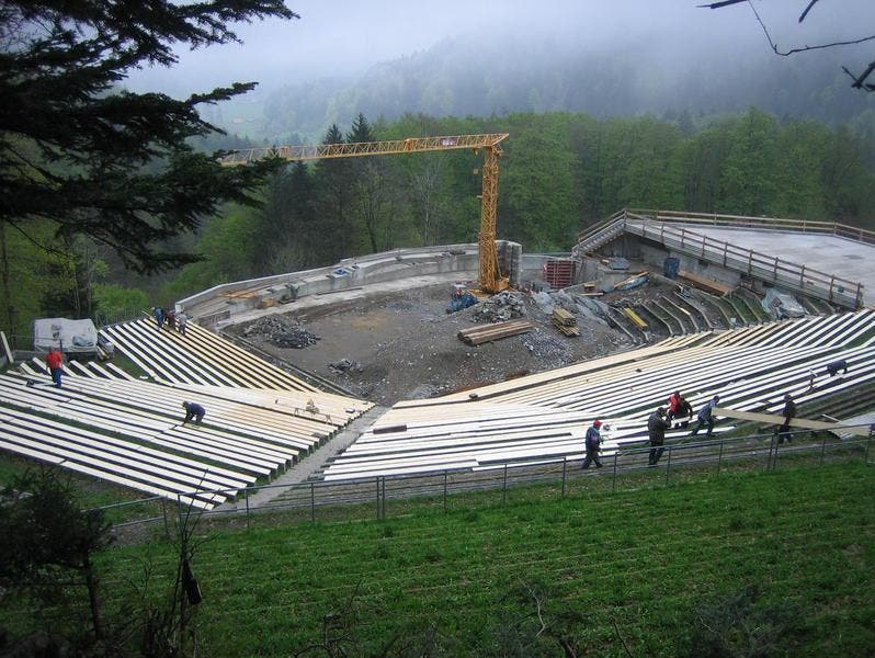27. Mai 2013: Die Arbeiten an der Brünig-Arena sind im Zeit- und Kostenplan. (Bild: PD/ Werner von Moos)