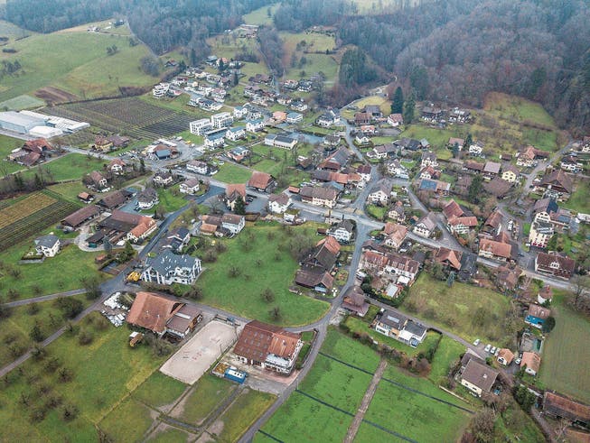 Ein Blick aus der Luft: Altwis ist eine von elf Gemeinden mit tieferen Steuern 2018. (Bild: Pius Amrein (24. Dezember 2017))