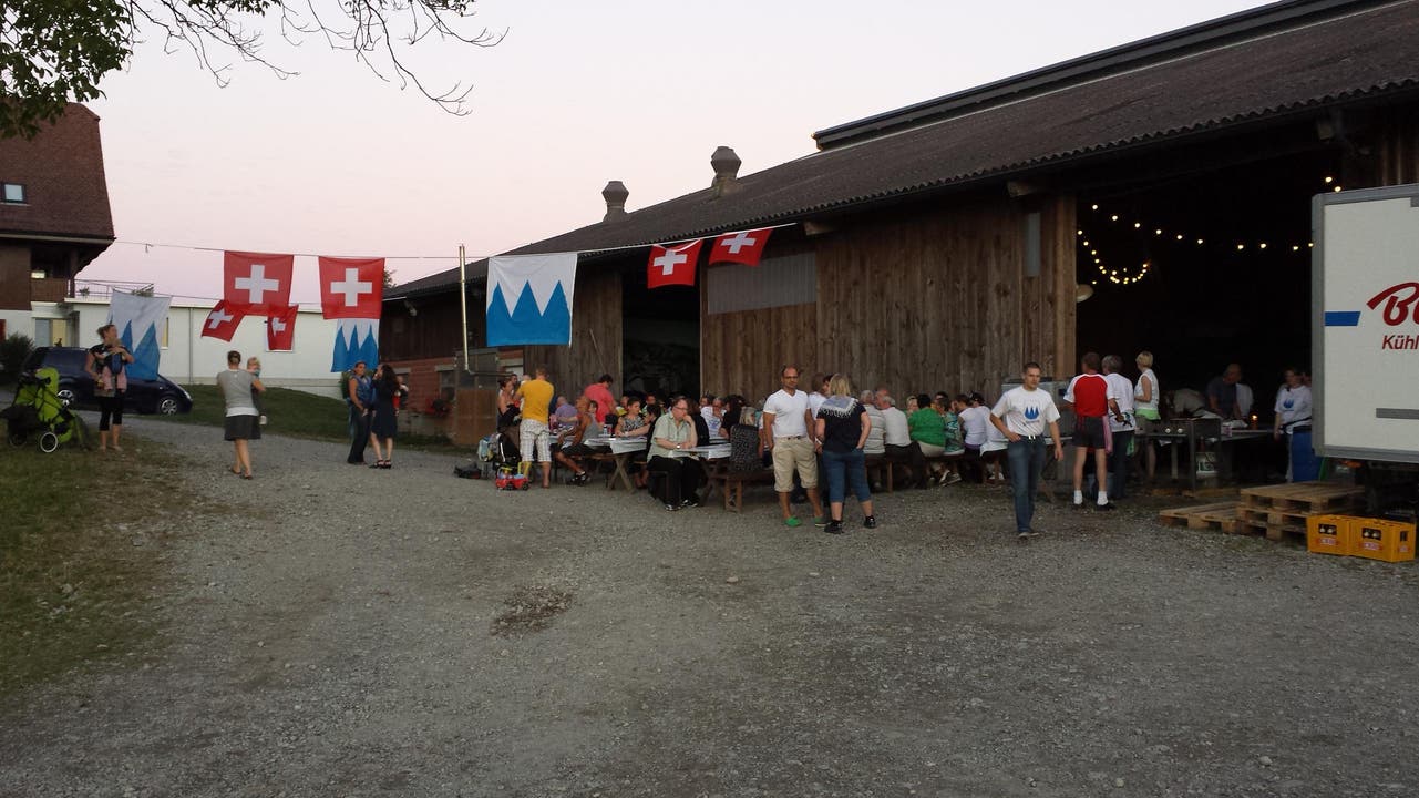 Das Littauer-Fest auf dem Littauer Berg war ein voller Erfolg. Auch nach dem Entzünden des grossen Feuerwerks um Mitternacht blieben noch viele Gäste, zum Teil bis um 3.00 Uhr morgens (Bild: Peter With)