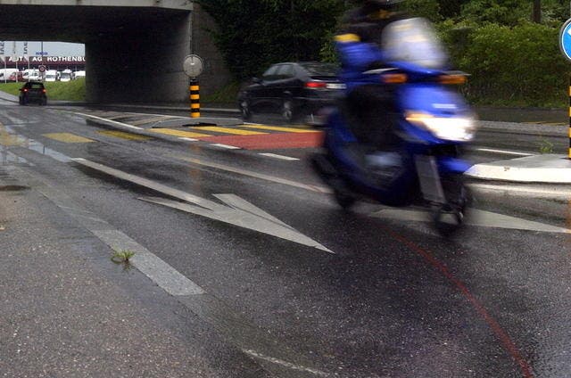 Ein Rollerfahrer verunfallte auf der Küssnachterstrasse. (Symbolbild) (Bild: Archiv)