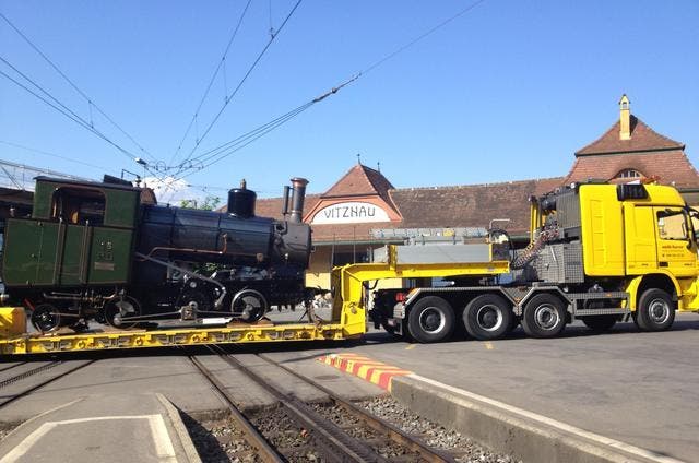 Die Dampflok Nr. 16 wird von Vitznau nach Winterthur gebracht. (Bild: PD)