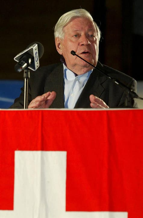 Alt Bundeskanzler Helmut Schmidt bei seiner Festrede zur transatlantischen Beziehung, am Schweizer Nationalfeiertag in Samnaun-Compatsch. (Bild: Keystone)