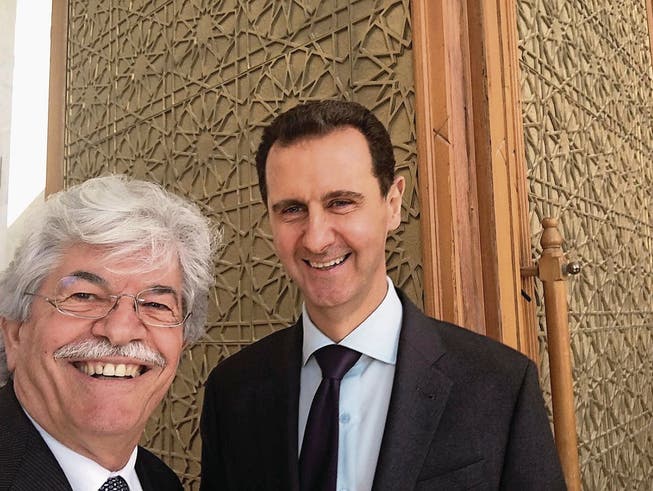 Razzis Selfie mit dem syrischen Diktator Assad. (Bild: Antonio Razzi (Damaskus, 20. März 2017))
