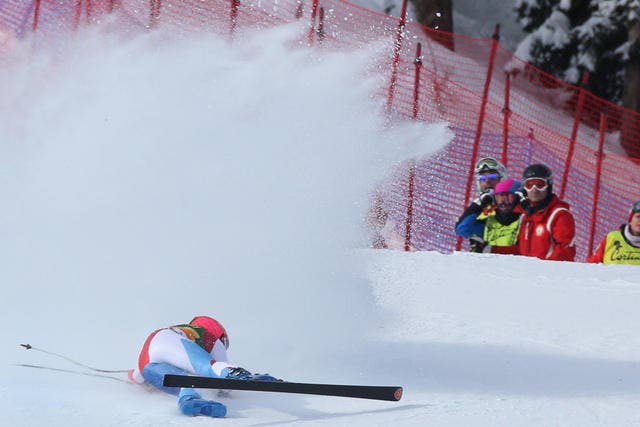 Sekundenbruchteile nach dem Sturz: Dominique Gisin liegt im Schnee von Cortina d'Ampezzo. (Bild: Gepa)