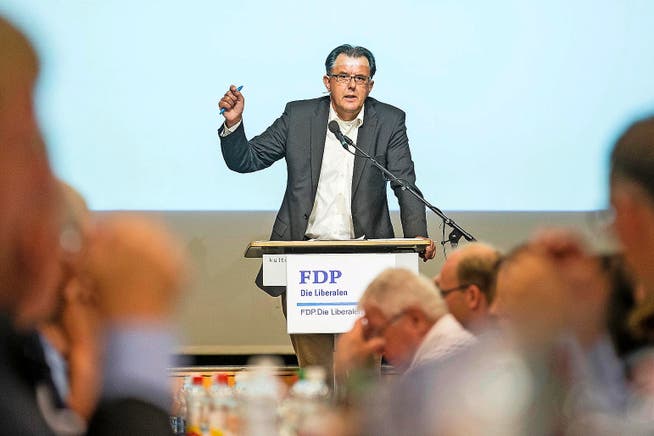 Nationalrat Peter Schilliger, hier an der Delegiertenversammlung der FDP in Hochdorf vom 18. August, tritt im Januar als Parteipräsident ab. (Bild: Keystone/Alexandra Wey)