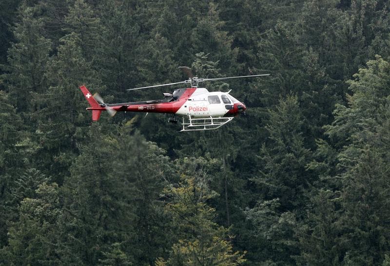 Polizei-Helikopter im Einsatz (Bild: Keystone)