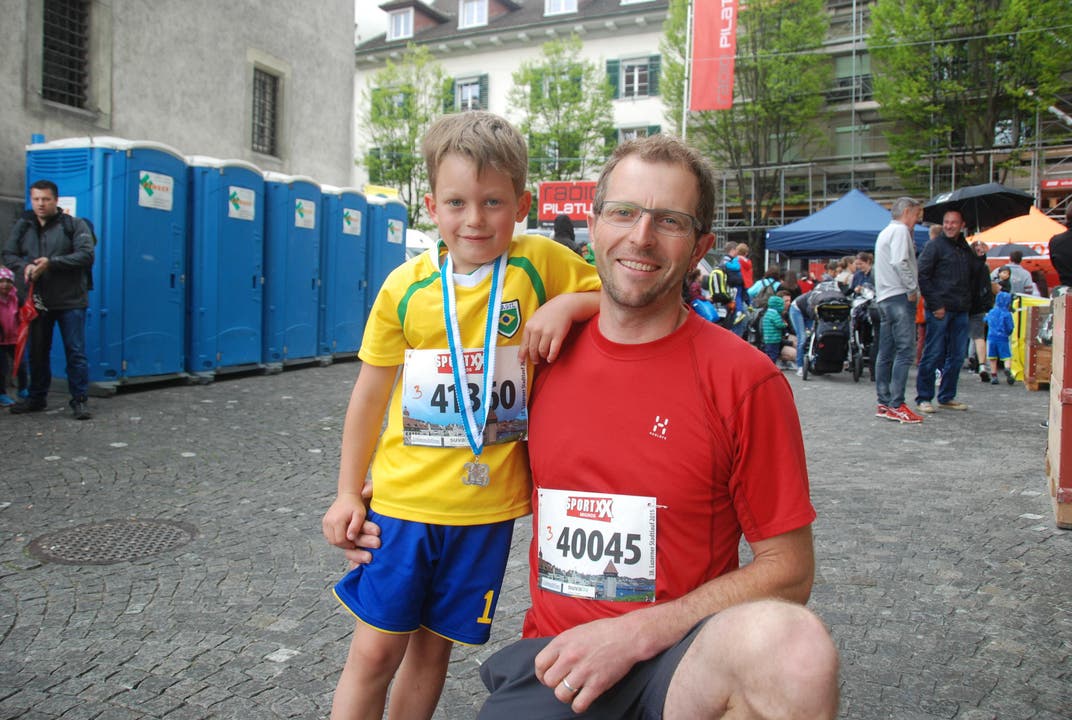 André Seeholzer aus Emmen mit Sohn Quirin. (Bild: Swiss-Image)