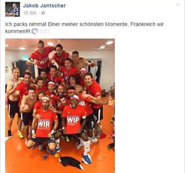 Jakob Jantscher feiert mit Österreichs National-Elf. (Bild: Screenshot Facebook)