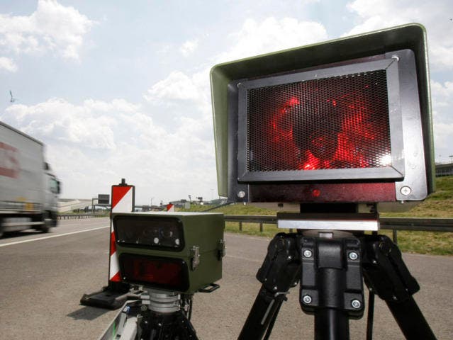 Der junge Autofahrer geriet in eine Radarfalle (Symbolbild) (Bild: Keystone)