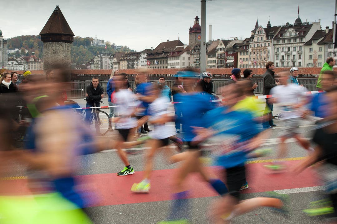 Der Swiss City Marathon 2015 in Luzern. (Bild: Boris Bürgisser (Neue LZ))