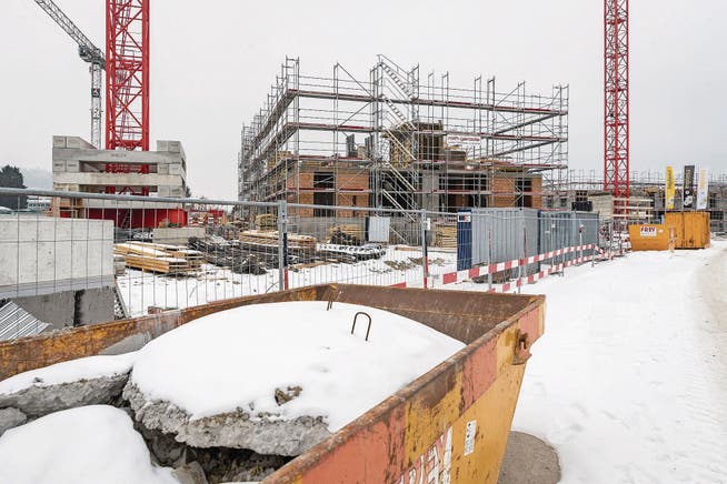 Auf der Baustelle Schweighof blieben die Arbeiten gestern aufgrund der Kälte liegen. (Bild: Philipp Schmidli (Luzern, 24. Januar 2017))