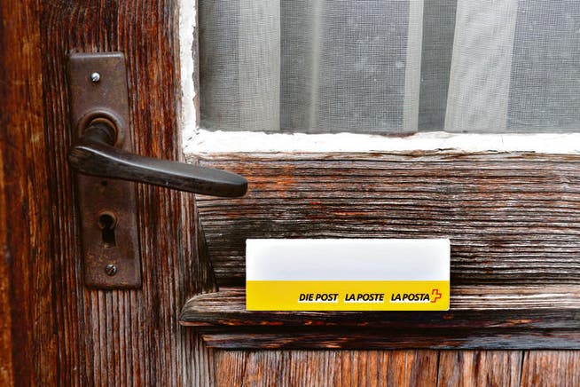So läuft die Kommunikation: Wer dieses Schildli beim Briefkasten aushängt, bei dem klingelt der Briefträger. (Bild: post.ch)
