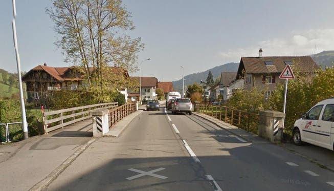 Die Rümligbrücke in Schachen soll ersetzt werden. Kostenpunkt: 5,4 Millionen Franken. (Bild Google Street View)