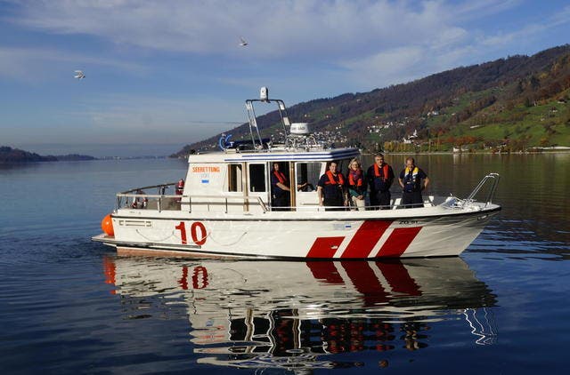 Das Seerettungsboot der Freiwilligen Feuerwehr Zug auf dem Zugersee. (Bild PD)