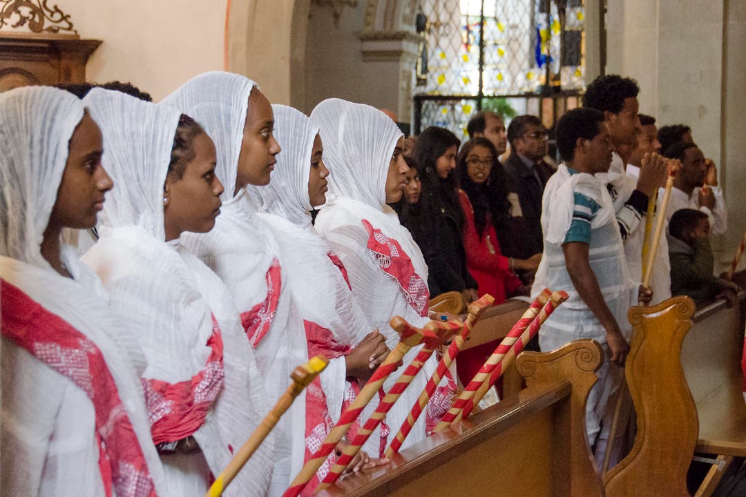 Die Eritreer sind mittlerweile die grösste Gruppe aussereuropäischer Migranten in Luzern. Zum ersten Mal feierte eine Pfarrei der Zentralschweiz einen gemeinsamen Gottesdienst mit einer eritreisch-orthodoxen Exilgemeinde. (Bild: Dominique Huwyler)