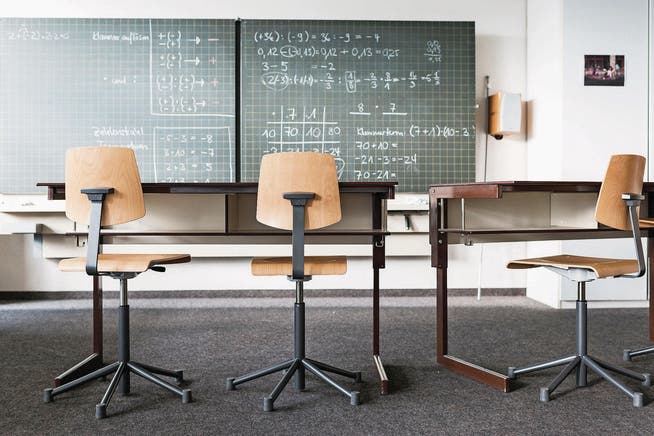 Rechnen liegt den Schweizer Schülern. Blick in ein Mathematikzimmer an der Bezirksschule in Suhr. Bild: Christian Beutler/Keystone