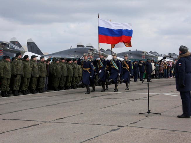 Russische Truppen zurück aus Syrien werden am Dienstag zuhause empfangen. (Bild: /AP Russian Defense Ministry Press Service)