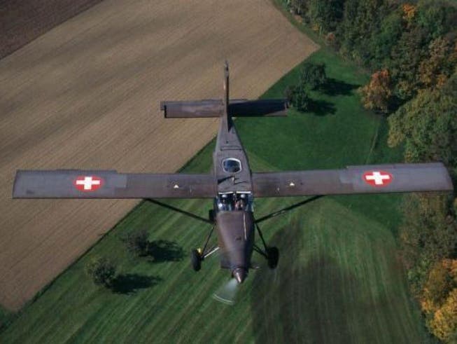 Bei einem Trainingsflug der Schweizer Luftwaffe mit einem Pilatus Porter PC-6 haben sich am Donnerstag plötzlich alle elektronischen Displays komplett verdunkelt. Die Besatzung brachte die Maschine sicher auf den Flugplatz Dübendorf zurück. (Bild: Schweizer Luftwaffe)