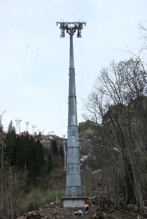 Die höchste Stütze ist 34 Meter hoch und besteht aus rund 10 Teilen. (Bild: Mike Bacher)