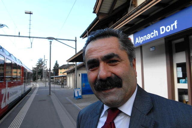 Im Sommer will Beytullah Coban im Bahnhof Alpnach Dorf sein drittes «Mc One» eröffnen. (Bild Robert Hess/Neue OZ)