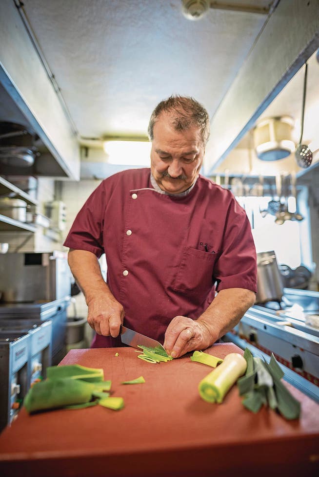 Er ist Koch aus Leidenschaft: Ruedi Stöckli vom «Strauss» in Meierskappel. (Bild: Roger Grütter (19. Januar 2018))