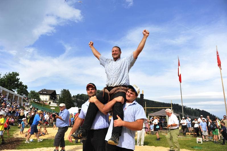 Andreas Ulrich ist Sieger des Bergkranzfestes auf Rigi Staffel. (Bild: Dominik Wunderli / Neue LZ)